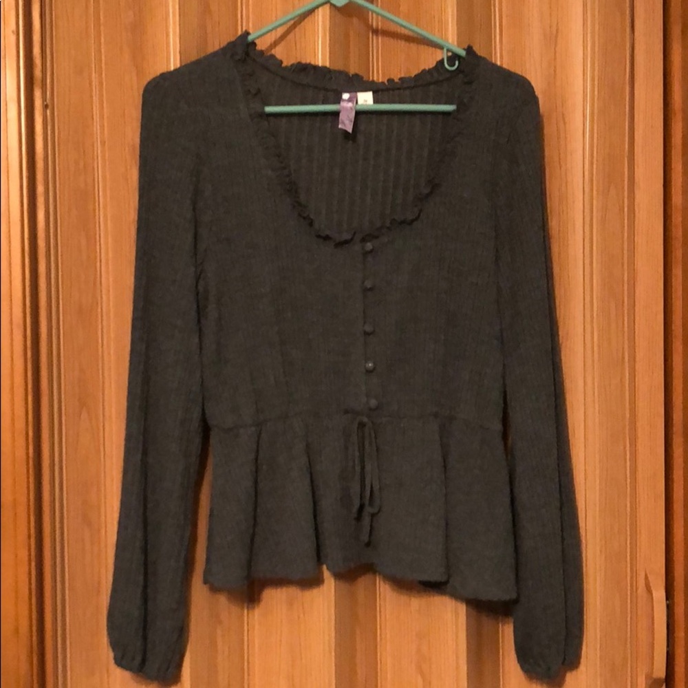 Cute gray peplum top